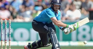 England made 303/8 in Hobart: Bell made 141-First ton vs Australia