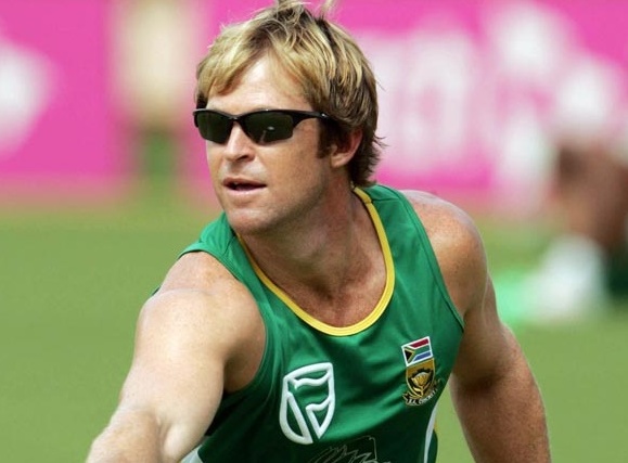 Jonty Rhodes to be analysts in 2015 world cup for Yahoo Cricket.