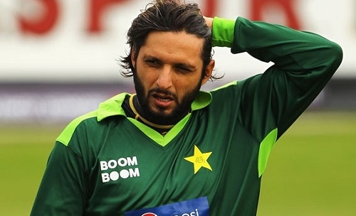 Shahid Afridi and other 7 Pakistan players fined 2400 dollars for violating team curfew.