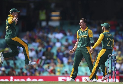 Proteas bowlers destroy Sri-Lanka in QF, Duminy took hat-trick.