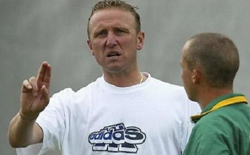 Allan Donald resigns from South Africa's bowling coach post.
