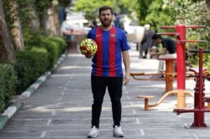 Reza Parastesh learning Lione Messi football skills