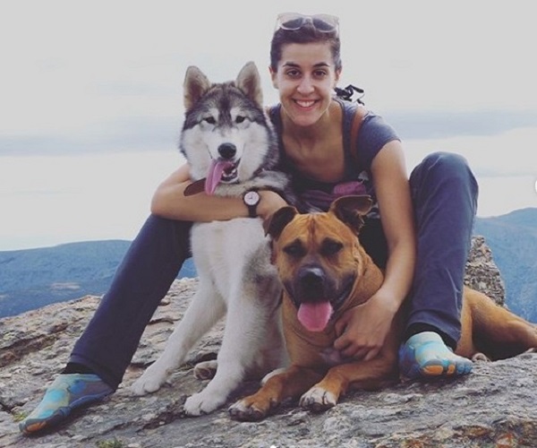 Carolina Marin loves dogs