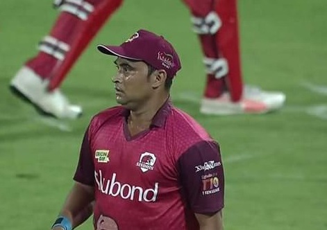 Pravin Tambe took hat-trick including 5-wickets against Kerala Knights in T10 league
