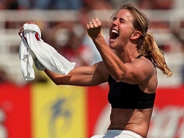 Brandi Chastain took off t-shirt during 1999 women's world cup final
