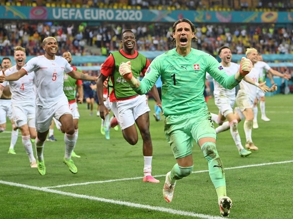 Yann Sommer saves Mbappe penalty to guide Switzerland into Euro 2020 quarter-final