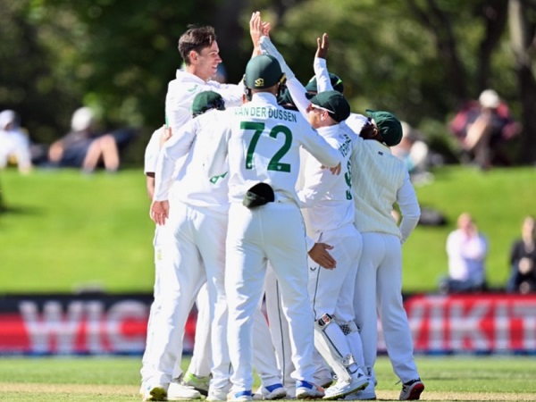 South Africa crushed New Zealand by 198 runs in the 2nd test to level series