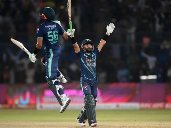 Pakistan beat England by 10 wickets chasing 200 runs in 2nd T20I 2022