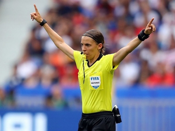 Stephanie Frappart women referee from France